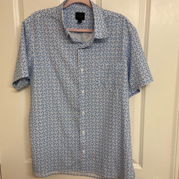 Button down, collared shirt - Picture 2 of 2